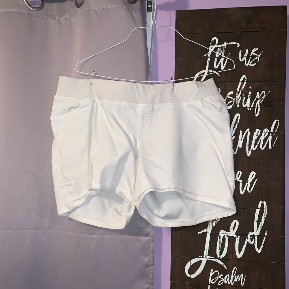 Liz Lange Maternity shorts